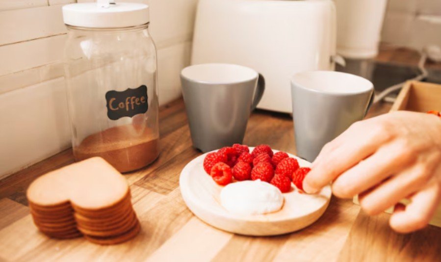 Choose Simple Desserts With Strong Visual Appeal