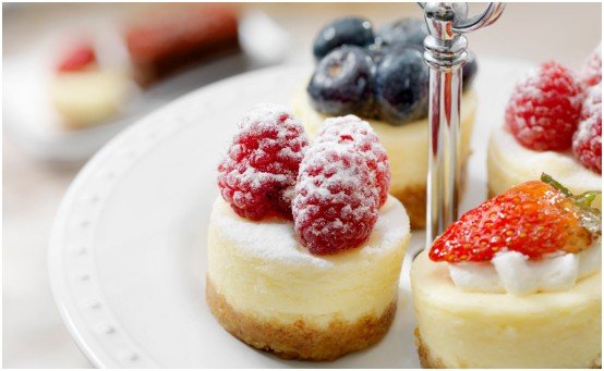 5-Ingredient Mini Berry Cheesecake Bites
