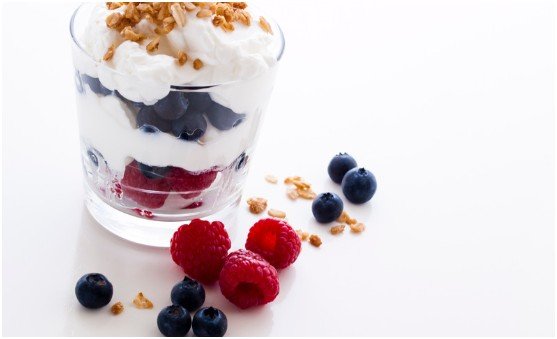 10-Minute Berry And Cream Parfait