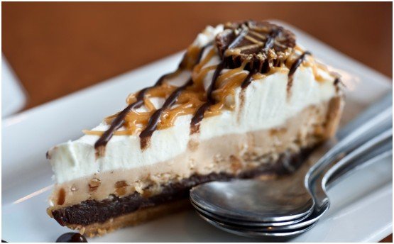Peanut Butter Chocolate Ice Cream Cake